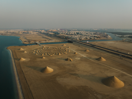 https://www.jimdenevan.com/files/gimgs/th-37_Aerial view of Jim Denevan, Self Similar at Manar Abu Dhabi (25), photo Lance Gerber - 3000px Medium.png